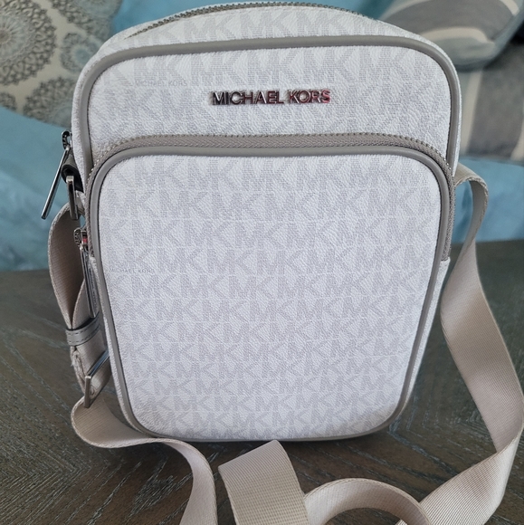 MICHAEL KORS - Jet Set Travel Signature Medium Shoulder Crossbody Bag - Picture 3 of 11